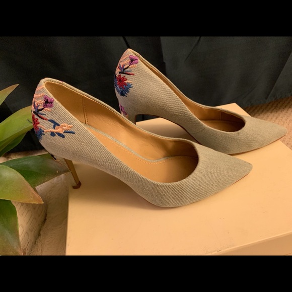 💥Embroidered flowers BlueDenim Gunmetal sandal💥 - Picture 2 of 5